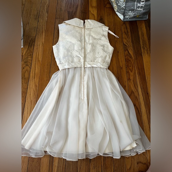 Vintage 1960s Wedding Dress - Picture 5 of 6